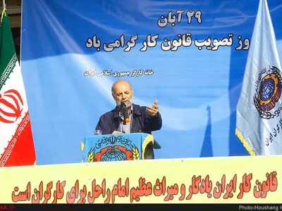 هر دستی را که به ضرر کارگران قانون بنویسد قطع می‌کنیم