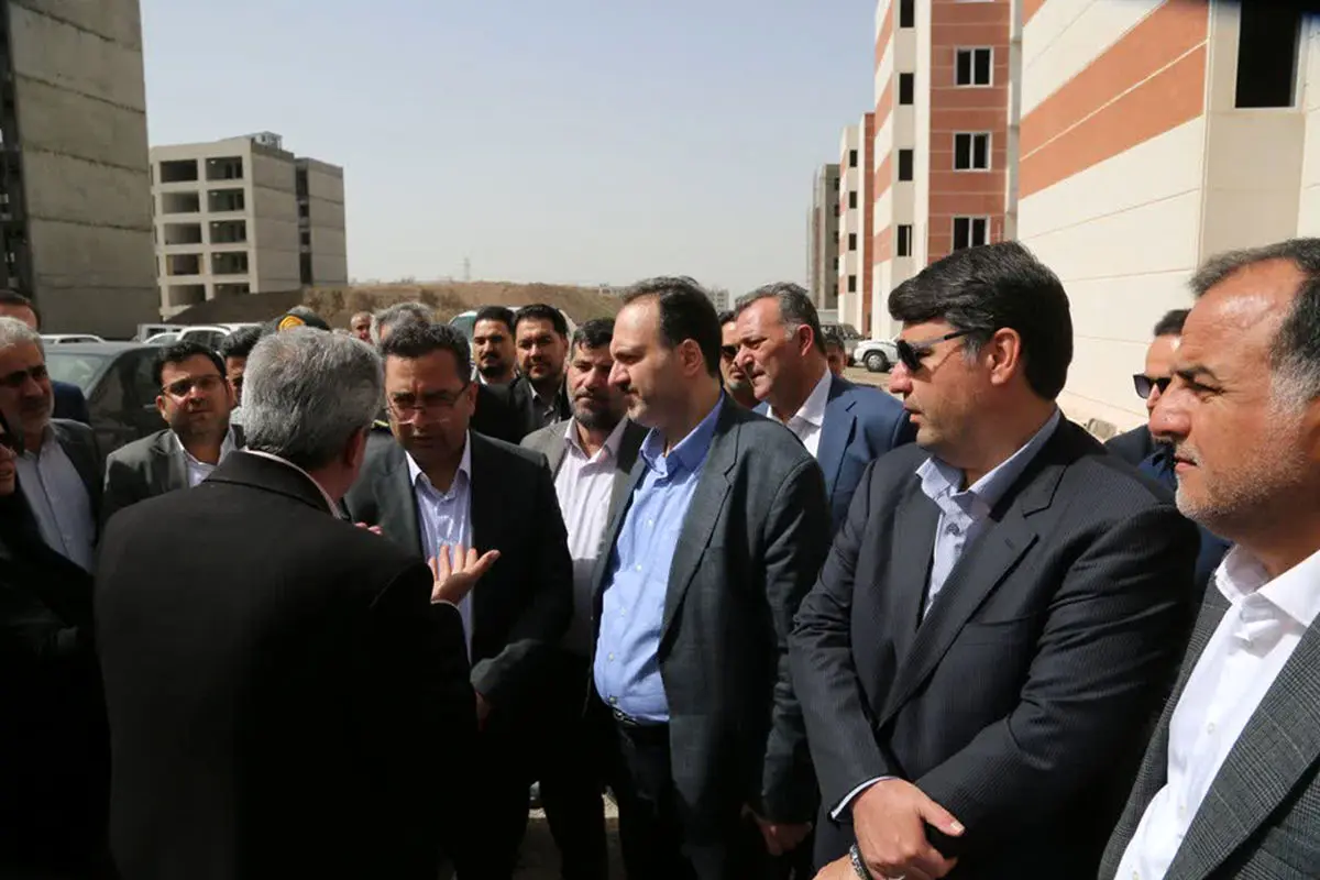 معاون وزیر راه و شهرسازی از نهضت ملی مسکن قزوین بازدید کرد
