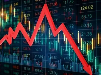 افت ١۵٠٠ هزار میلیارد تومانی ارزش بورس در دو هفته/ بازار سرمایه در ایران شفاف و منصافانه‌ نیست/ در حال هدایت نقدینگی به سمت بازار سفته‌بازی هستند