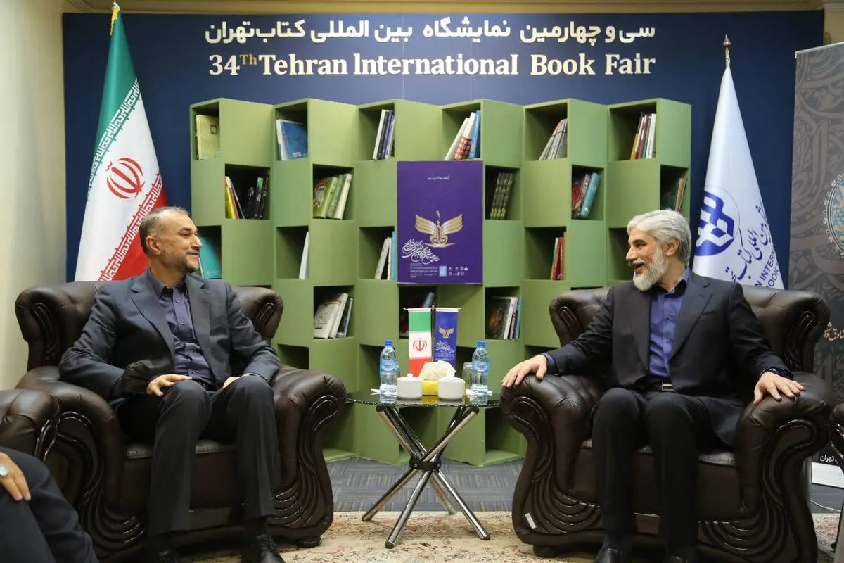 وزیر امور خارجه از نمایشگاه کتاب سی‌وچهارم بازدید کرد