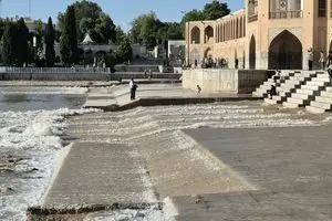 خوشحالی اصفهانی ها از بازگشایی آب زاینده‌رود