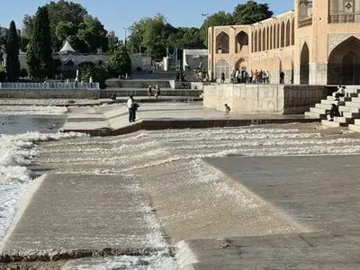 خوشحالی اصفهانی ها از بازگشایی آب زاینده‌رود 