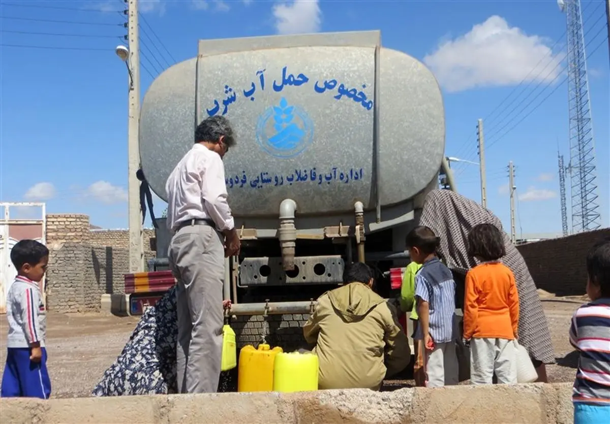 تامین آب سه روستا در شهرستان خواف با تانکر و استفاده از چشمه