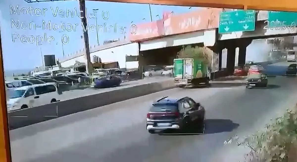 در یک حمله پهپادی یک خودرو در شهرک «خلده» واقع در جنوب بیروت هدف قرار داده شد + فیلم