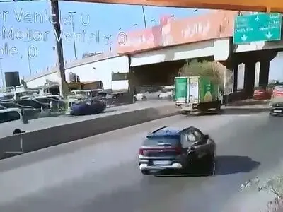 در یک حمله پهپادی یک خودرو در شهرک «خلده» واقع در جنوب بیروت هدف قرار داده شد + فیلم