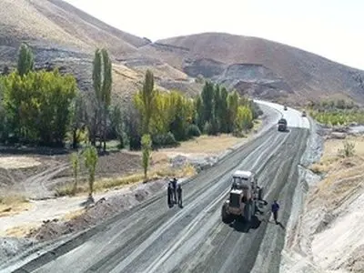 بهره برداری از جاده دسترسی به امامزاده محمد بن حسن (ع) الیگودرز 