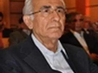 شغل وکالت باید برای دارندگان لیسانس حقوق باشد / عضویت بدون ضابطه وکلای ماده ۱۸۷ در کانون وکلا خلاف قانون است