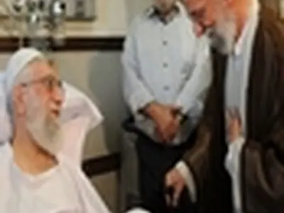 مصباح یزدی از رهبر انقلاب عیادت کرد