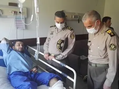 فرمانده کل ارتش از جانبازان حادثه کنارک عیادت کرد