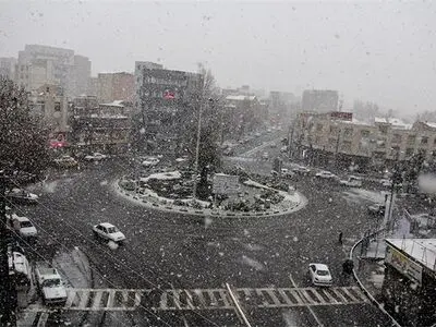 بارش نخستین برف پاییزی ارومیه را سفیدپوش کرد