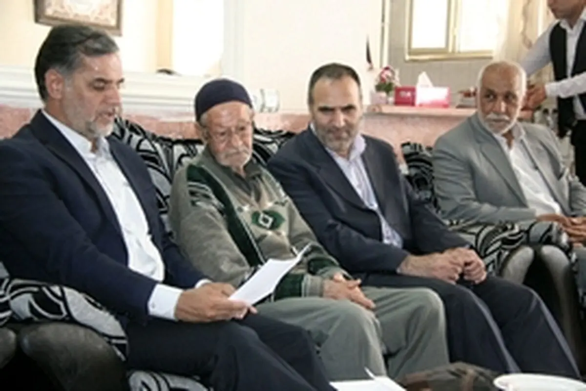 دیدار فرماندار قرچک با خانواده شهدا و جانبازان