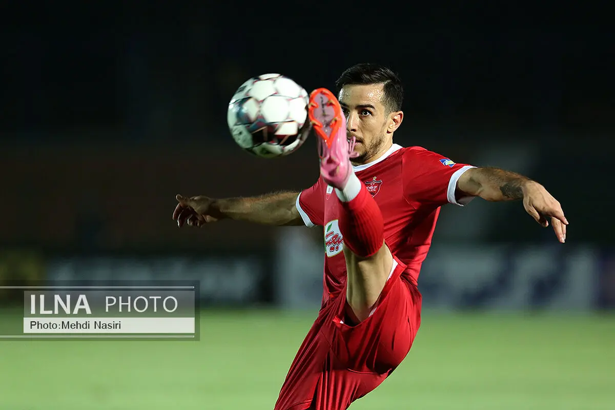 ویدیو: چرا فرشاد احمدزاده در پرسپولیس دفاع چپ بازی میکند؟