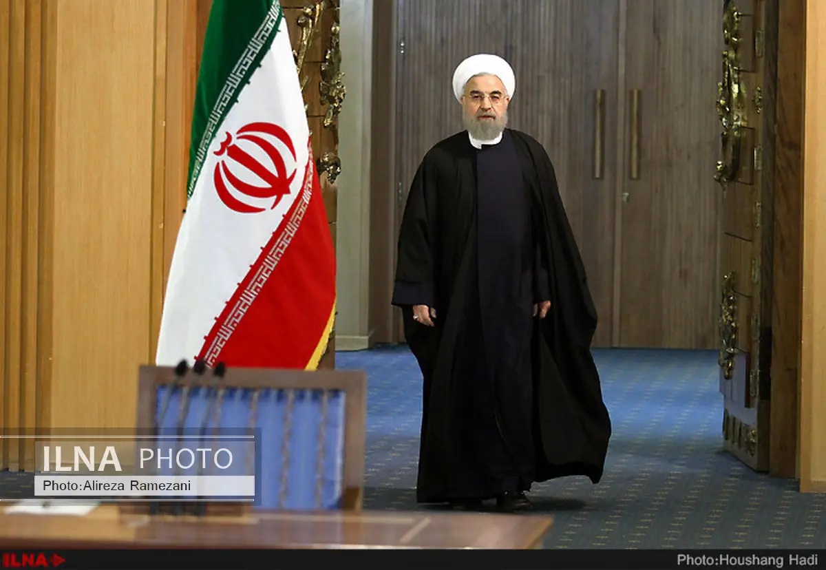 هربار دولت از منافع ملی دفاع می‌کند، کانون‌های مرموز به جریان می‌افتند/ روحانی بازی را به جریان مشکوک نبازد