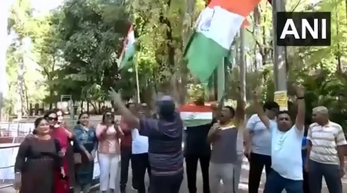 جشن هندی ها به خاطر آغاز جنگ با پاکستان + فیلم