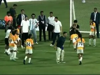 ویدئو: لایی تماشایی و سورپرایز دختر هندی در تور هند