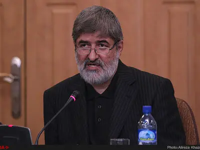 هیات رئیسه مجلس هشتم حاضر به پذیرش سوال از احمدی نژاد نبود/ مجلس ششم کارآمد بود