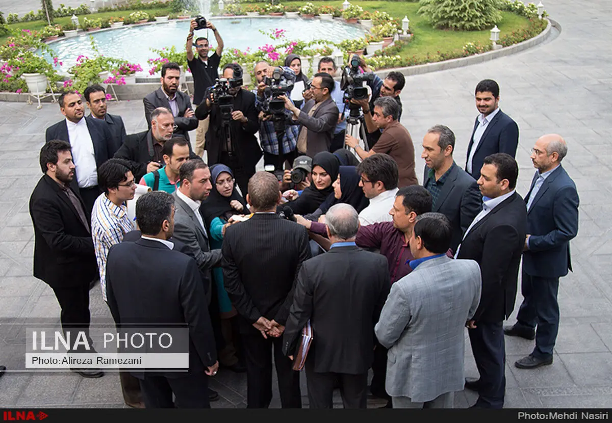 قوه‌قضاییه با توهین کنندگان به رییس جمهور برخورد کند
