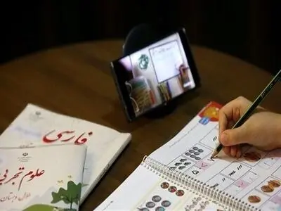۱۱ دانش آموز شاهرودی به گوشی هوشمند مجهز شدند