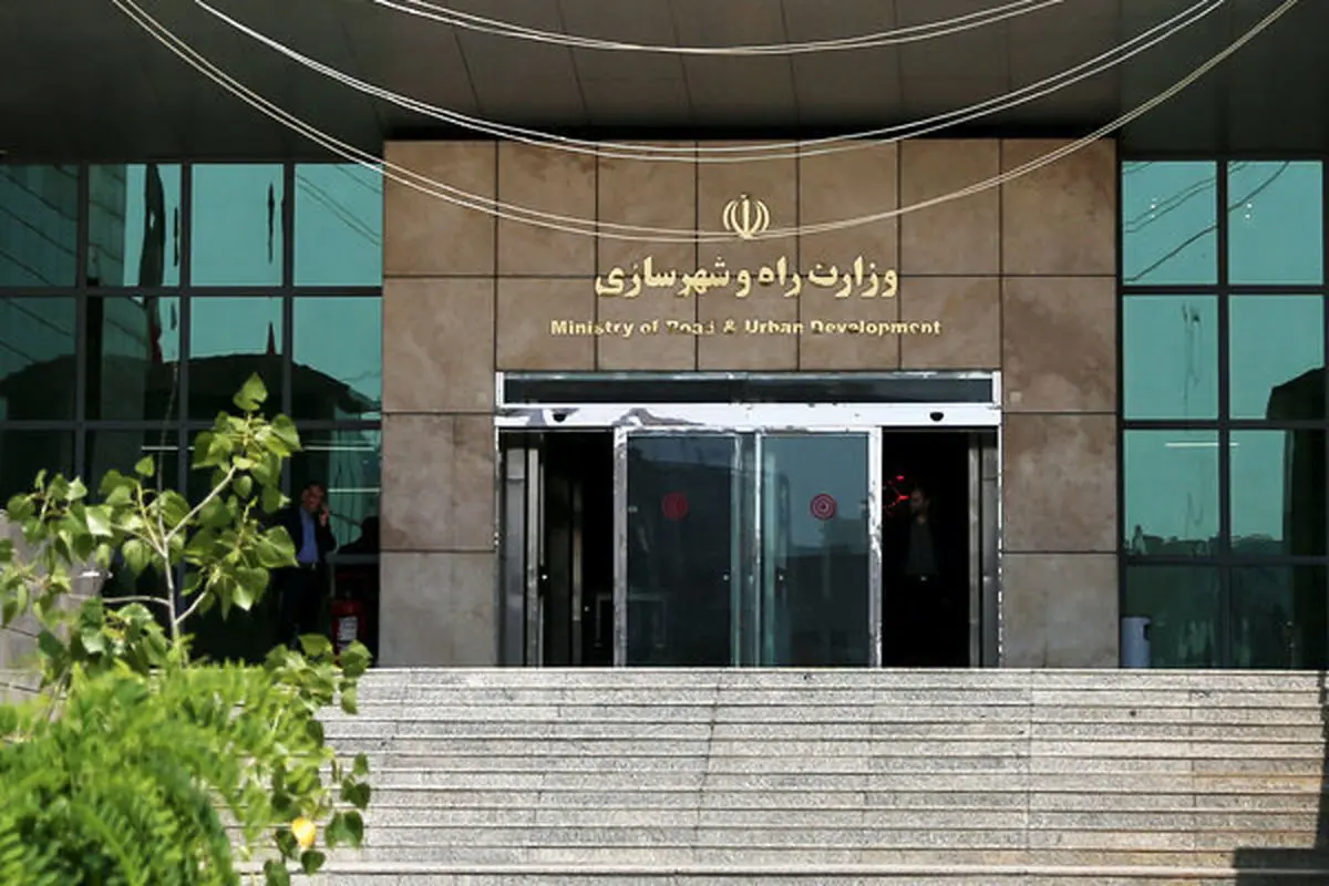 تکذیب شایعه استعفای فرزانه صادق