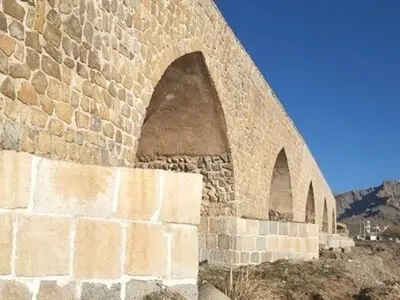 مرمت و استحکام‌بخشی پل شاپوری خرم‌آباد به پایان رسید