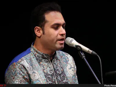 شغل من همچنان در جامعه ممنوع است! / در پانزده شهر نمی‌توانیم روی صحنه برویم/ خوانندگان تقصیری ندارند متولیان تقصیرکارند 