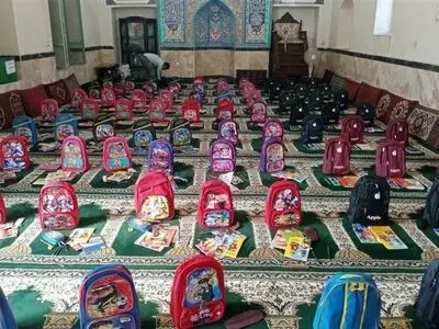 توزیع بیش از ۵۰۰ پک تحصیلی بین دانش آموزان نیازمند استان 