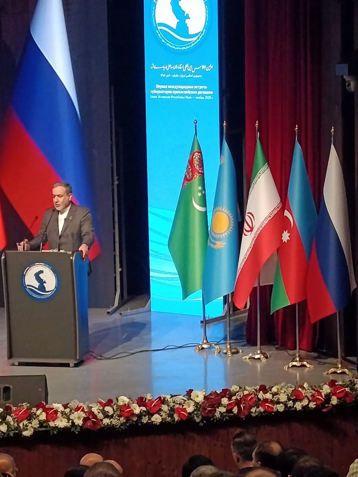 همسایگان ما در اولویت گسترش روابط سیاسی هستند