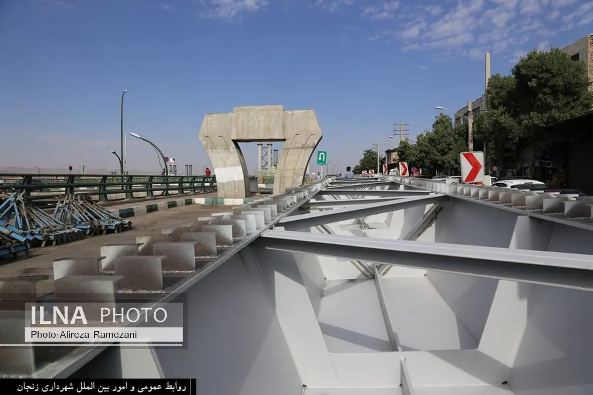 نصب تیرهای فولادی عرشه پل حضرت سید الشهدا