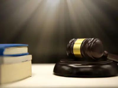 چرا حضور وکیل ملکی در پرونده‌های مربوط به املاک ضروری است؟