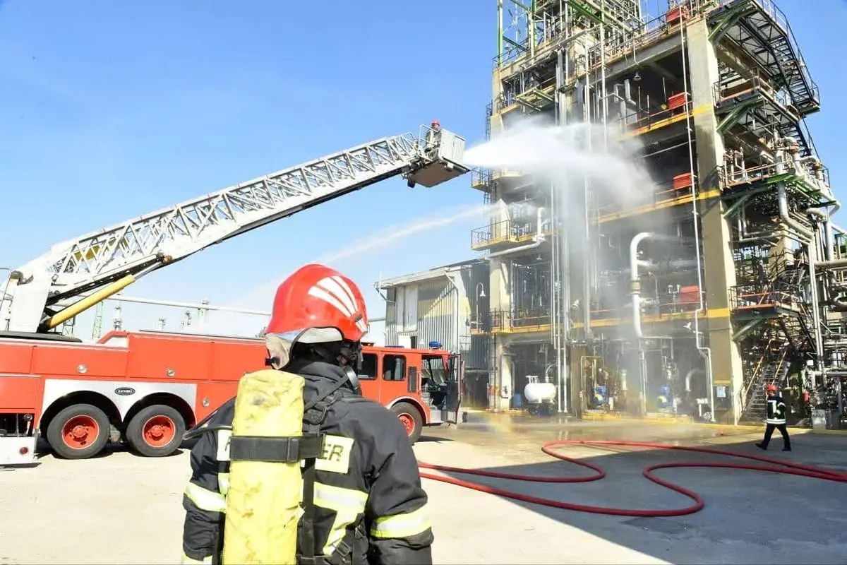 رزمایش پدافند شیمیایی با محوریت مقابله با آتش‌سوزی در پتروشیمی تبریز