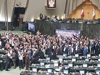 نمایندگان شعار مرگ بر آمریکا سر دادند