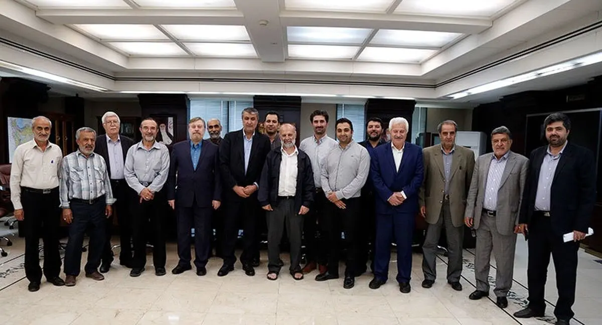 اعضای خانه کارگر به مناسبت هفته دولت با وزیر راه و شهرسازی دیدار کردند 