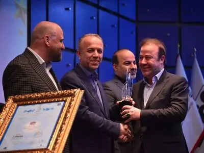 شرکت فولاد هرمزگان برای دومین بار موفق به کسب تندیس بلورین شد