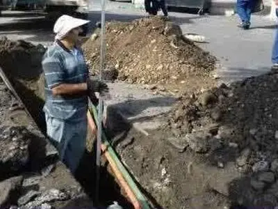 لوله گذاری پل چمارسرای رشت در حال انجام است
