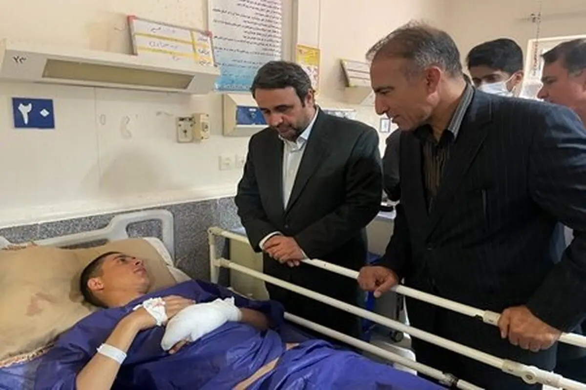 عیادت معاون وزیر بهداشت از مجروحان حادثه تروریستی راسک و چابهار در بیمارستان امام علی (ع)