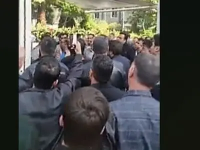 تجمع مرغداران مقابل وزارت کشاورزی در اعتراض به وضع نهاده‌های دامی
