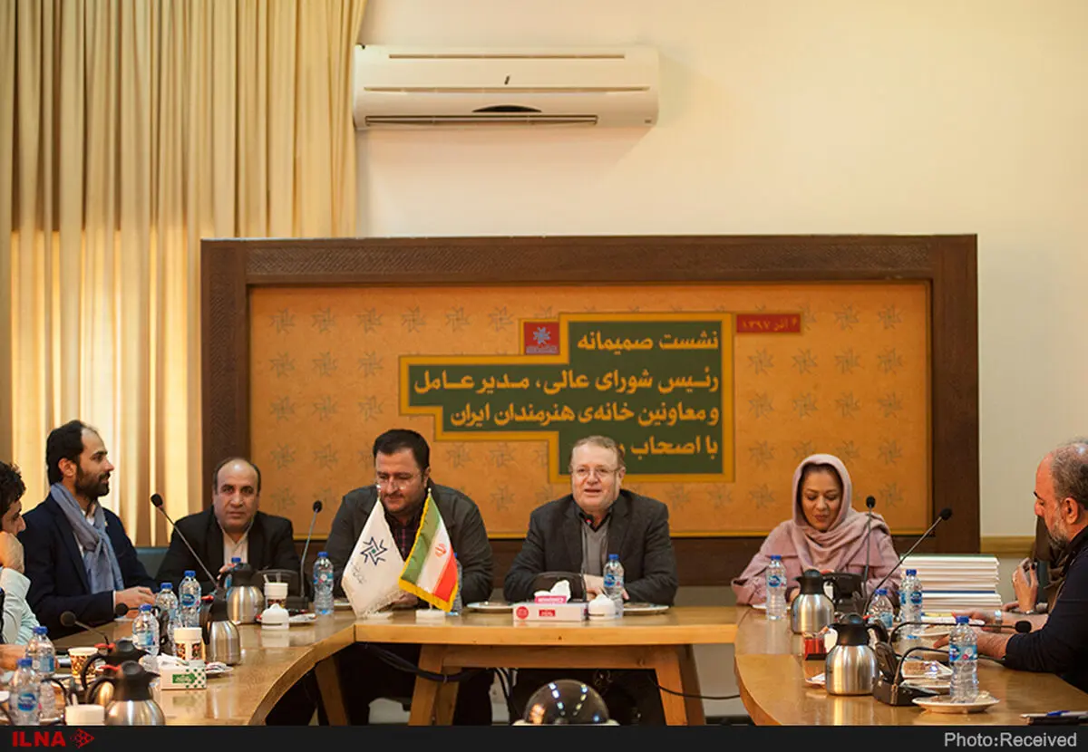 با حامیان مالی که حاشیه دارند، همکاری نمی‌کنیم