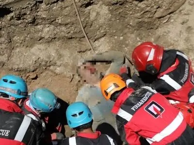 مرگ دو کارگر در مشهد بر اثر ریزش دیواره خاکی کانال آب
