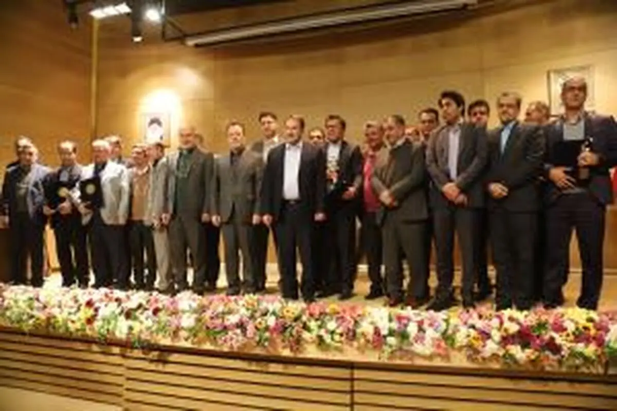 بیش از ٨٠ درصد اقتصاد ما توسط دولت اداره می‌شود/نباید متکی به درآمد تک محصولی باشیم
