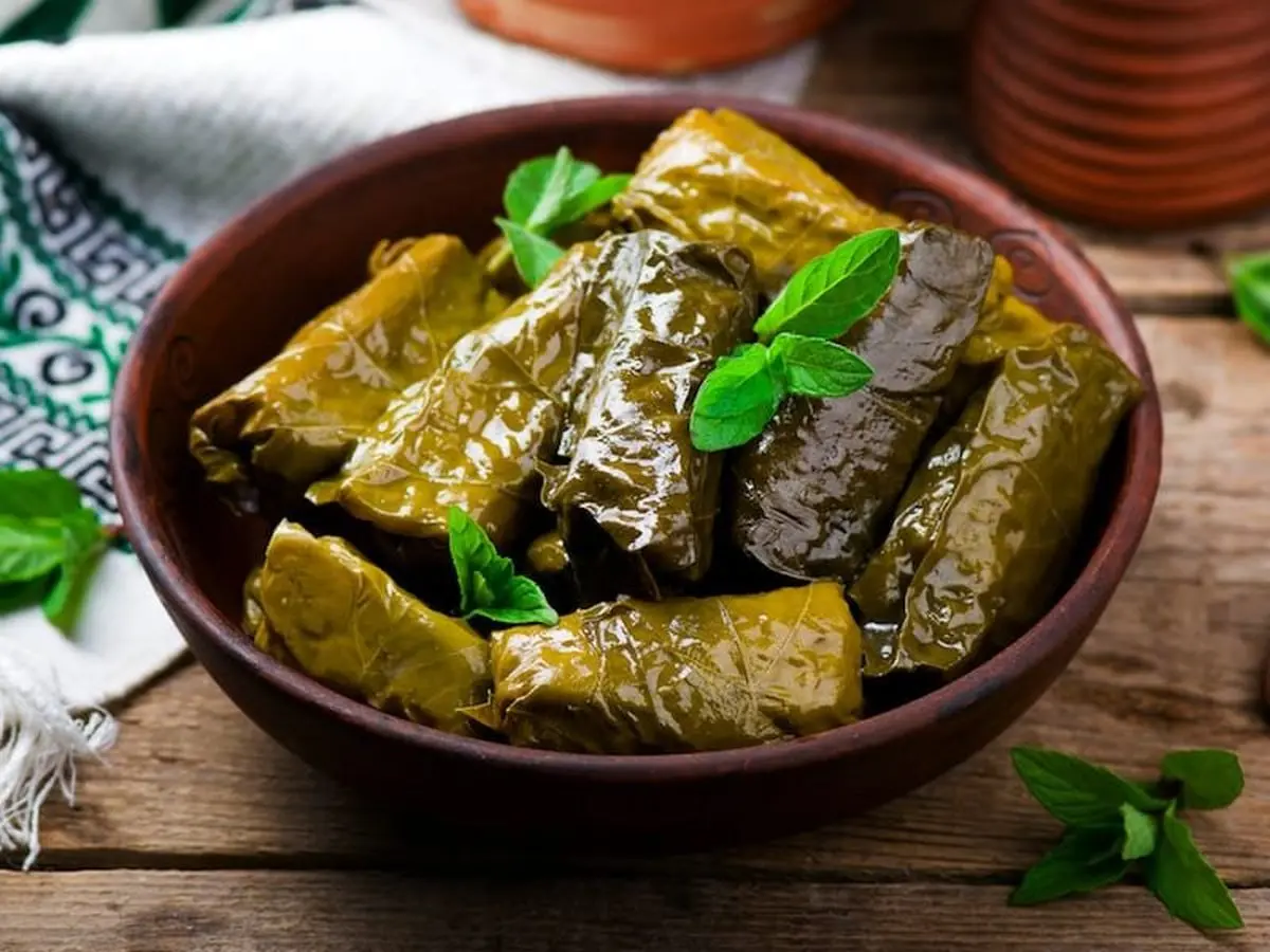 طرز تهیه دلمه رَز در زمان قاجار