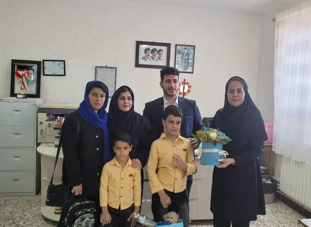 فرزند شهید فاطمی پور با همراهی بیمه دی در بندر انزلی راهی مدرسه شد
