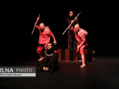 نمایش «لارو» در عمارت نوفل‌لوشاتو 