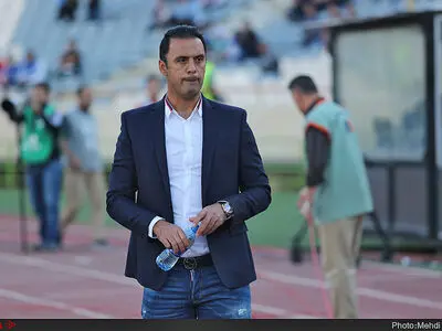 پاشازاده: باشگاه این روز ها در حال خود زنی است