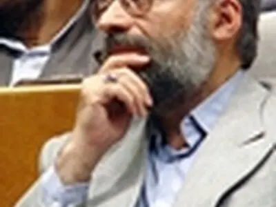 تقدیر از موسس مرکز پژوهشهای مجلس