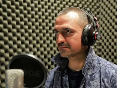 انتشار نسخه ویژه نابینایان فیلم سینمایی یک بوس کوچولو با صدای علیرضا آرا+فیلم