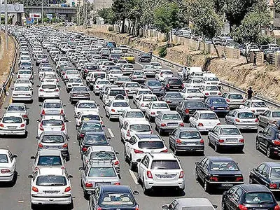 ارومیه پشت چراغ قرمز مدیریت شهری/خودروهای فرسوده و کمبود پارکینگ ریشه‌های ترافیک مزمن در ارومیه هستند