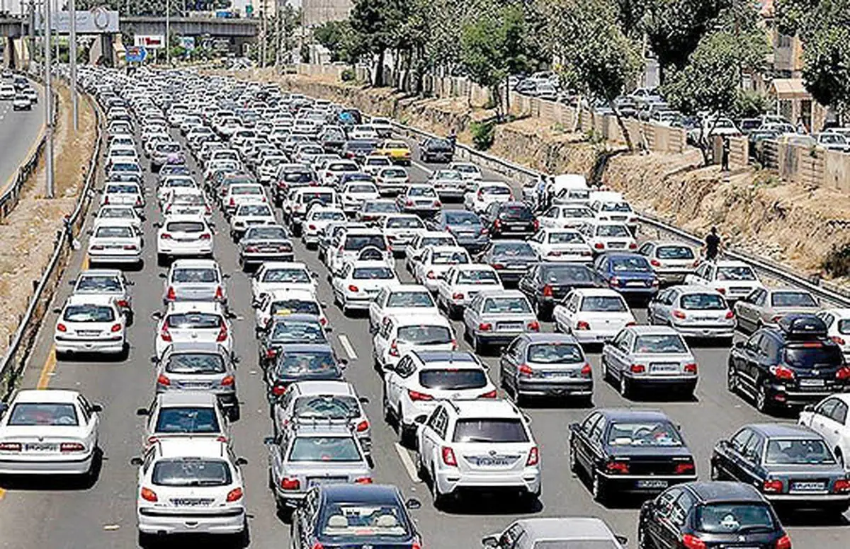 ارومیه پشت چراغ قرمز مدیریت شهری/خودروهای فرسوده و کمبود پارکینگ ریشه‌های ترافیک مزمن در ارومیه هستند