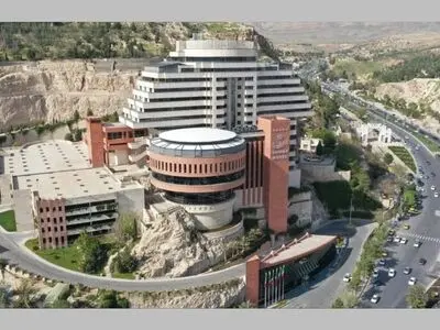 پذیرش تعدادی مهمان از قم در هتل بزرگ شیراز کذب است