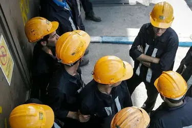 نگرانی کارگران بومی  سیمان هرمزگان از احتمال تعدیل/ مسئولان کمک کنند سر کار بمانیم