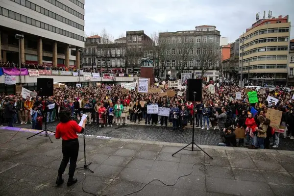 تظاهرات هزاران کارگر پرتغالی در اعتراض به بحران تهیه مسکن